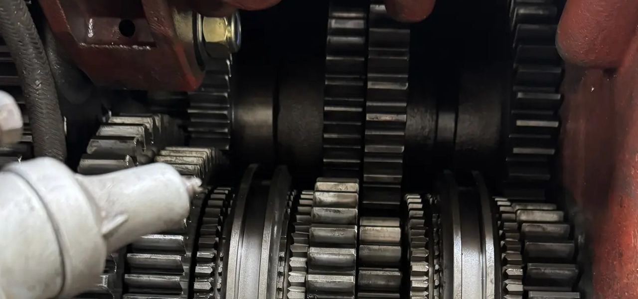 Дефектовка деталей КПП Fast Gear 9JS135TA на агрегатном участке
